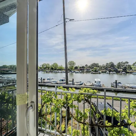 6 Pers Piscine Vue Port Parking Villa *